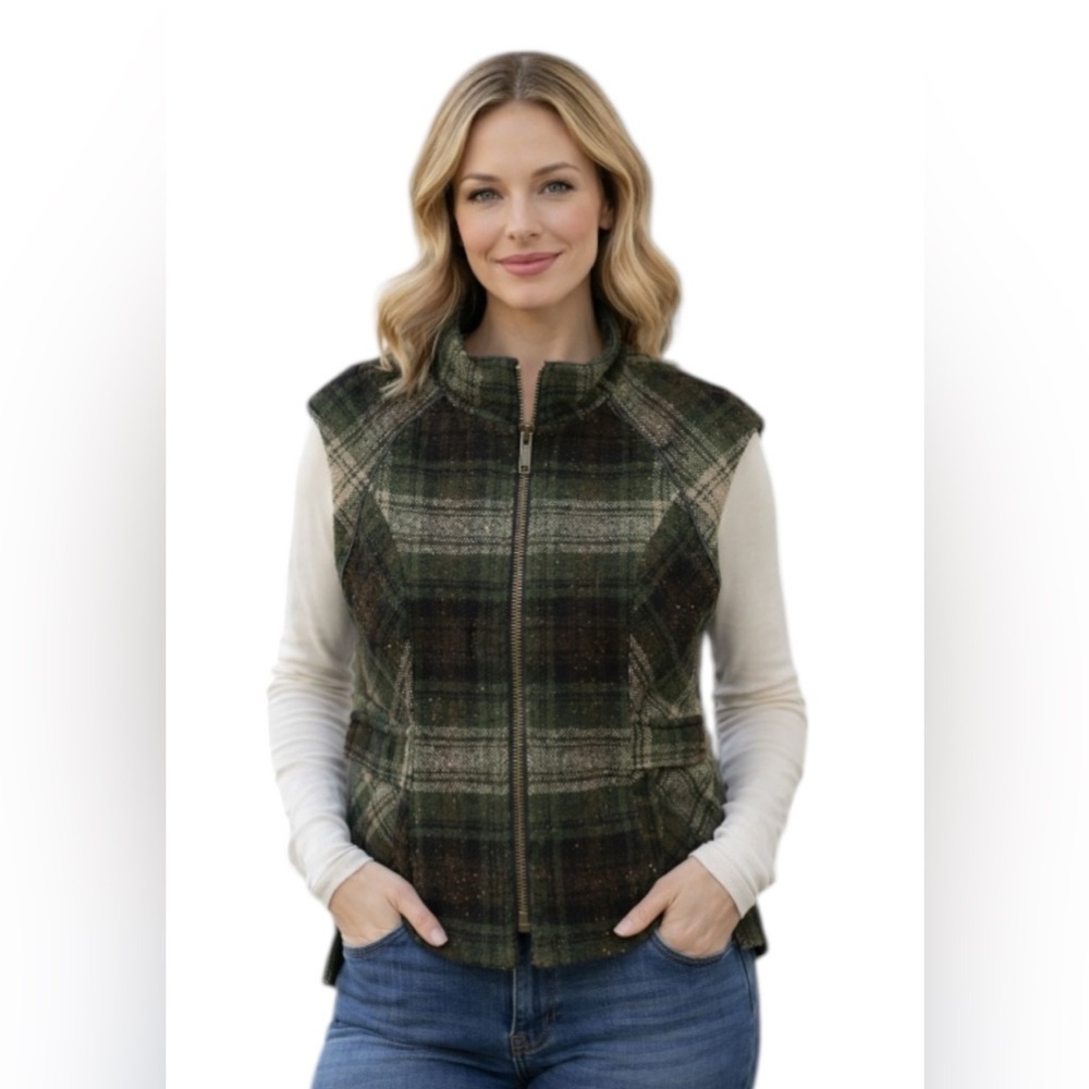CAbi Women’s Green Plaid Zip Front Vest Wool Blend Sleeveless Size M